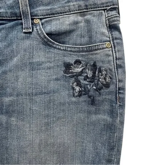 NYDJ Boyfriend Jeans Women Size 12 Blue Denim with Flower Embroidered 5 Pocket - Picture 7 of 13